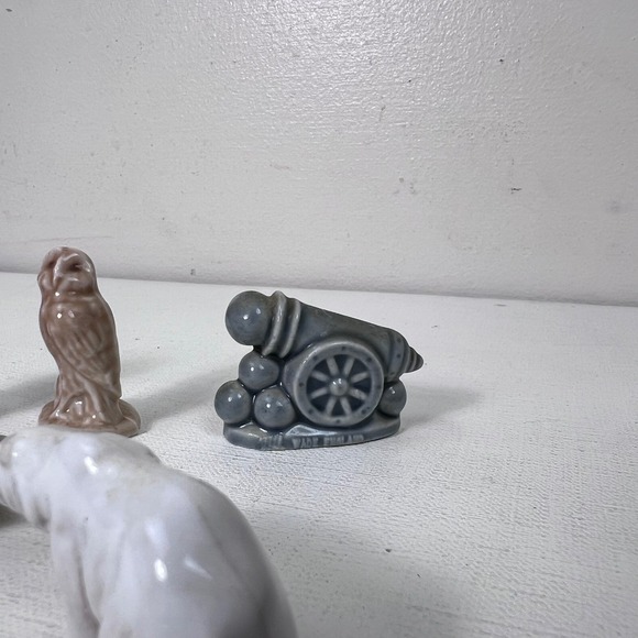 Vintage Wade Whimsies Figurines Lot: Monk, Owl, Turtle, Cannon, Polar Bear - Picture 6 of 7